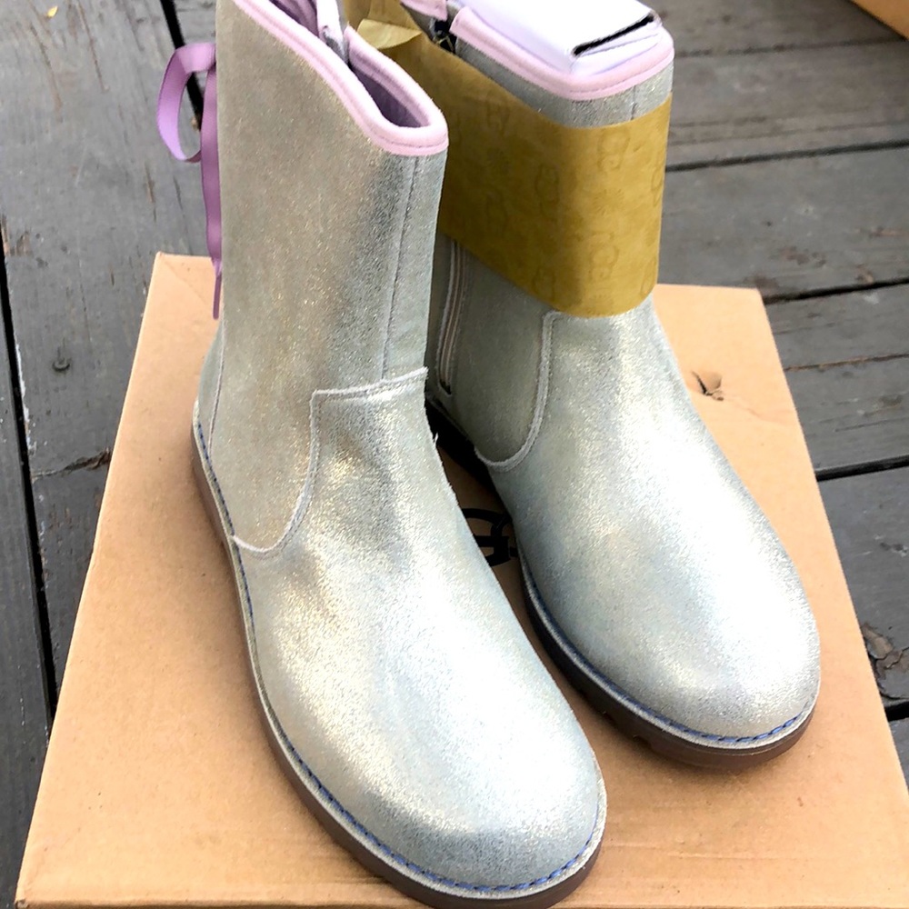 Brand New Corene size 6 Uggs